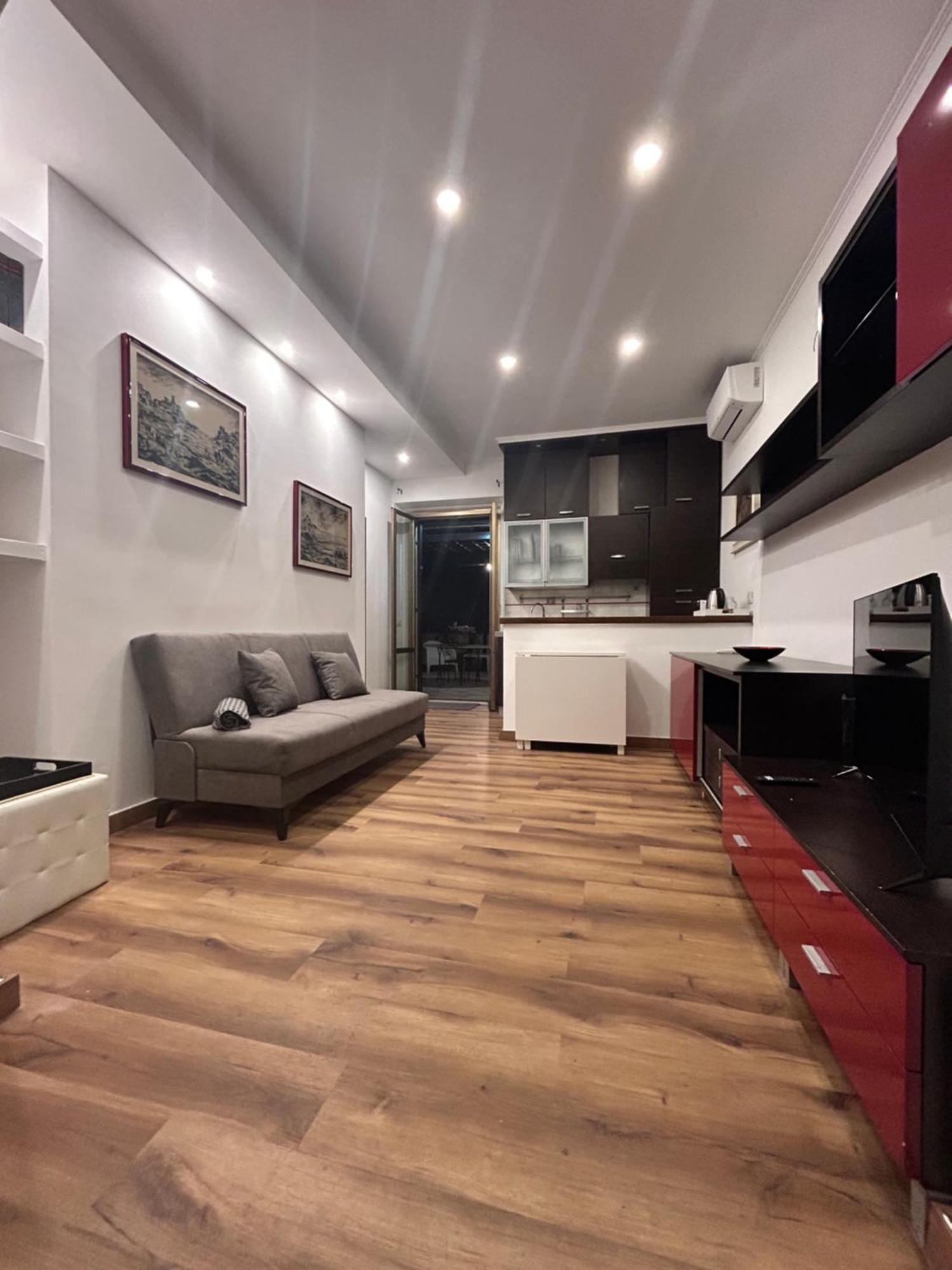 Termini With Terrace Apartment